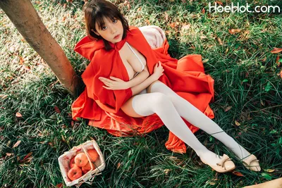 奈汐酱Nice 自撮り - Red Riding Hood nude cosplay leaked 234753