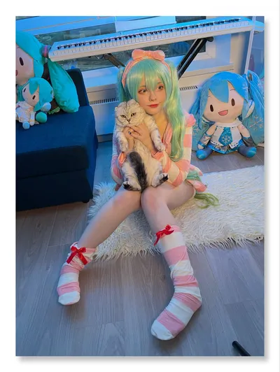 Saya Scarlet - Cozy Miku nude cosplay leaked 471977