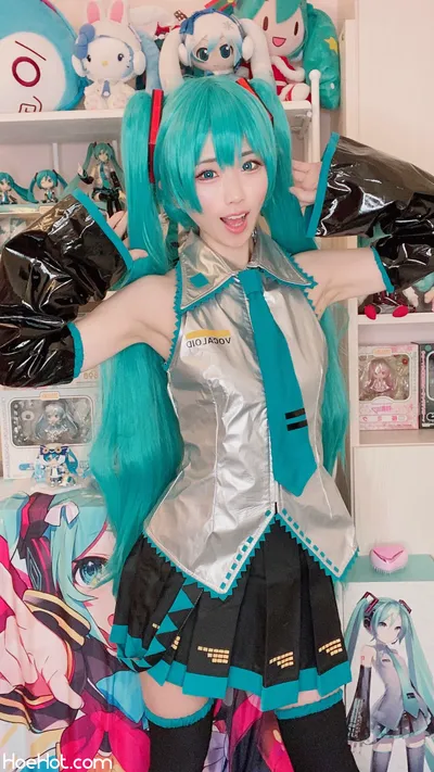 [倉坂くるる] 初音ミクさんのコスプレ自撮り写メ nude cosplay leaked 437479