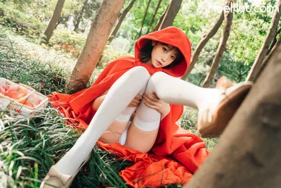 奈汐酱Nice 自撮り - Red Riding Hood nude cosplay leaked 234759