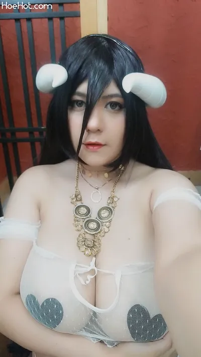 Laura Pyon - Albedo selfies nude cosplay leaked 280379