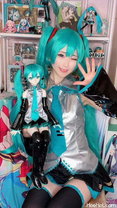 [倉坂くるる] 初音ミクさんのコスプレ自撮り写メ nude cosplay leaked 437480