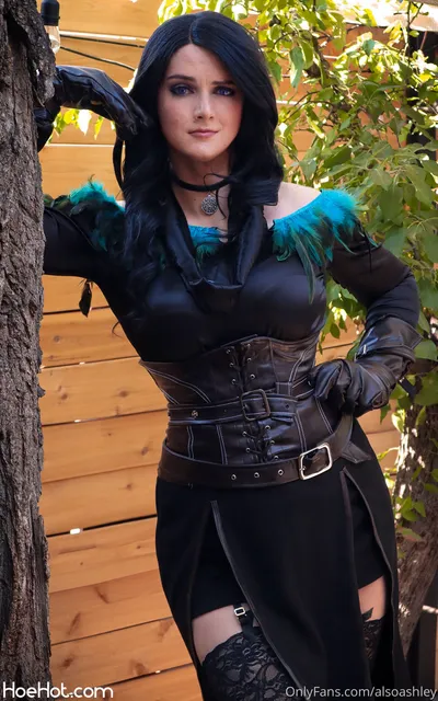 Ashley Barron - Yennefer nude cosplay leaked 220500