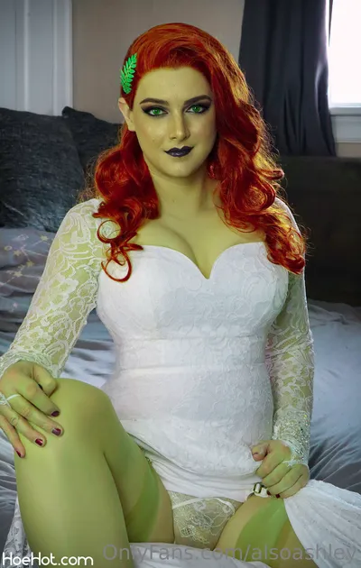 Ashley Barron - Poison Ivy bride nude cosplay leaked 224611