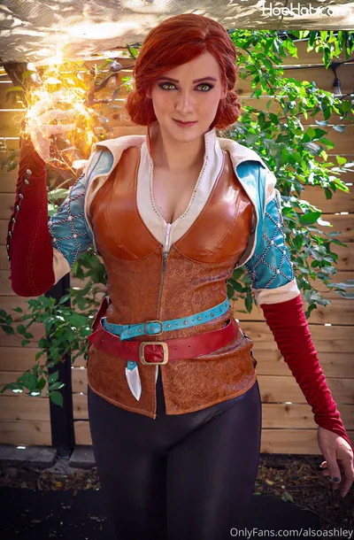 Ashley Barron - Triss Merigold nude cosplay leaked 232978