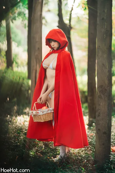 奈汐酱Nice 自撮り - Red Riding Hood nude cosplay leaked 234754