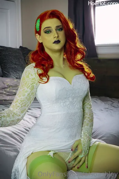 Ashley Barron - Poison Ivy bride nude cosplay leaked 224610