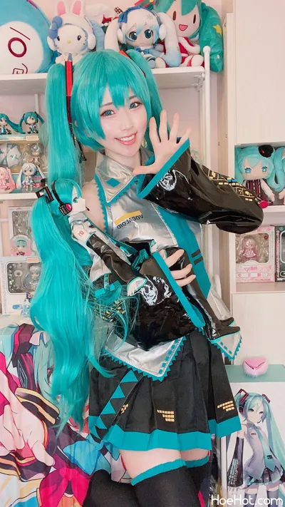 [倉坂くるる] 初音ミクさんのコスプレ自撮り写メ nude cosplay leaked 437478