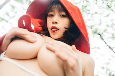 奈汐酱Nice 自撮り - Red Riding Hood nude cosplay leaked 234750