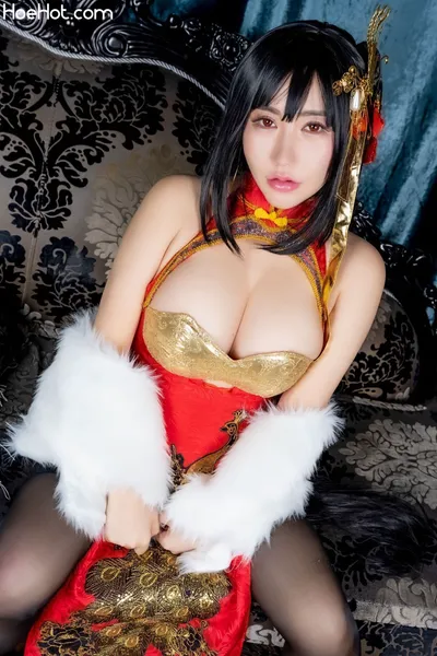 Comacomachi - Taihou nude cosplay leaked 300588