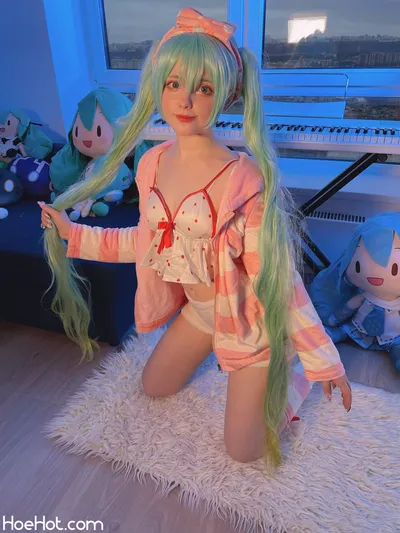 Saya Scarlet - Cozy Miku nude cosplay leaked 471975