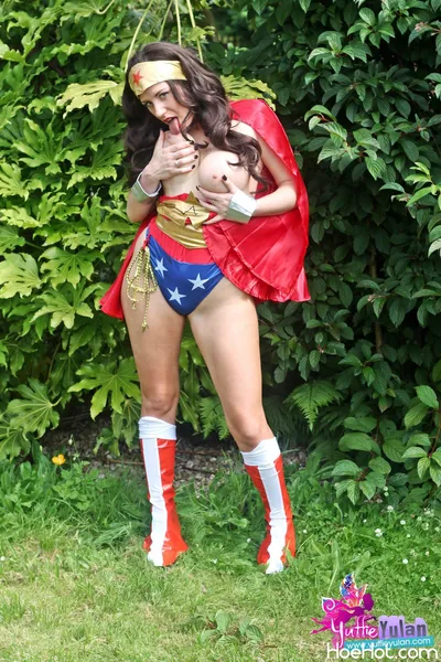 Yuffie Yulan - Wonder Woman nude cosplay leaked 189112