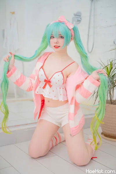 Saya Scarlet - Miku nude cosplay leaked 575268