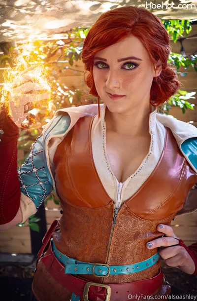 Ashley Barron - Triss Merigold nude cosplay leaked 232994