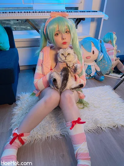 Saya Scarlet - Cozy Miku nude cosplay leaked 471976