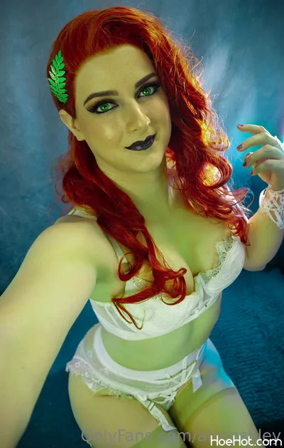 Ashley Barron - Poison Ivy bride nude cosplay leaked 224606