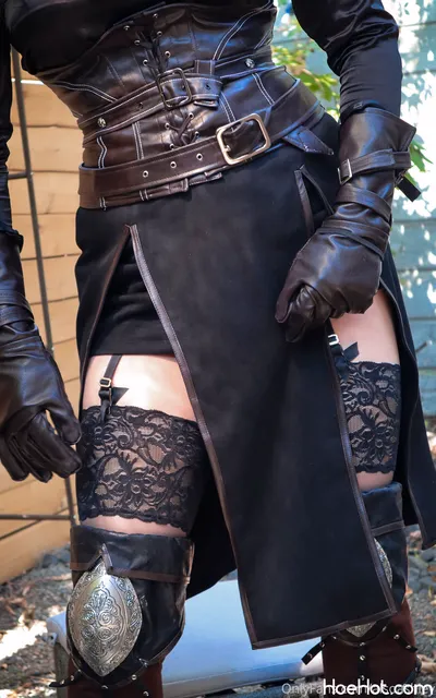 Ashley Barron - Yennefer nude cosplay leaked 220502