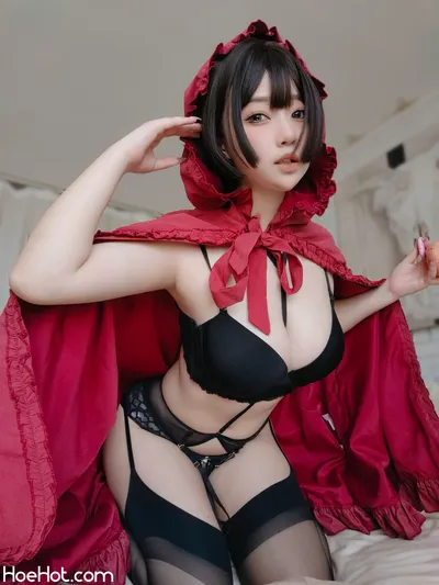 女主k - Little red riding hood nude cosplay leaked 250422