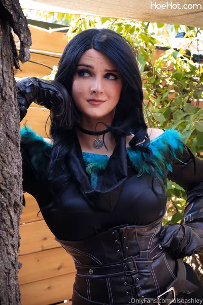 Ashley Barron - Yennefer nude cosplay leaked 220501