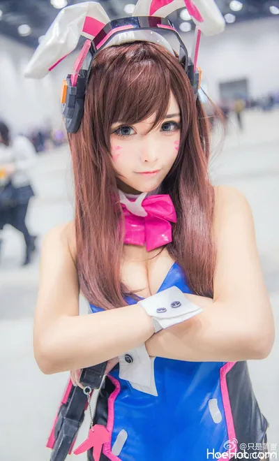 只是简言 - D.Va 泳装 nude cosplay leaked 485670