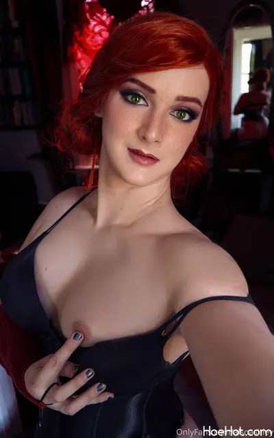 Ashley Barron - Triss Merigold nude cosplay leaked 233003