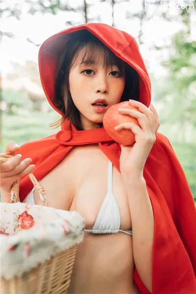 奈汐酱Nice 自撮り - Red Riding Hood nude cosplay leaked 234748