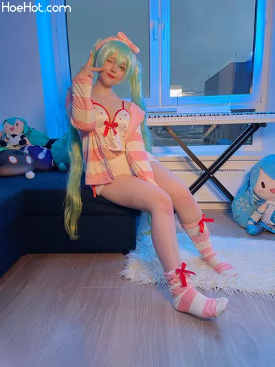 Saya Scarlet - Cozy Miku nude cosplay leaked 471986