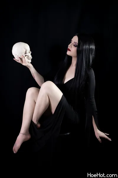 Shanny - Morticia's profile image