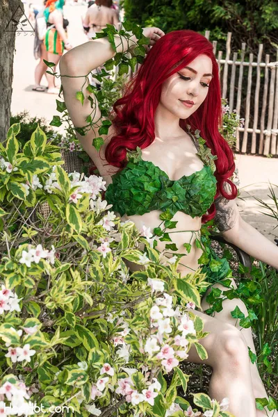 Luxlo - Poison Ivy nude cosplay leaked 611772