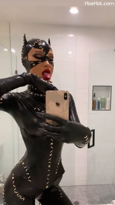 Bella Hadid Catwoman nude cosplay leaked 335452