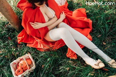 奈汐酱Nice 自撮り - Red Riding Hood nude cosplay leaked 234752