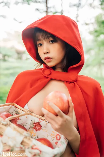 奈汐酱Nice 自撮り - Red Riding Hood nude cosplay leaked 234747